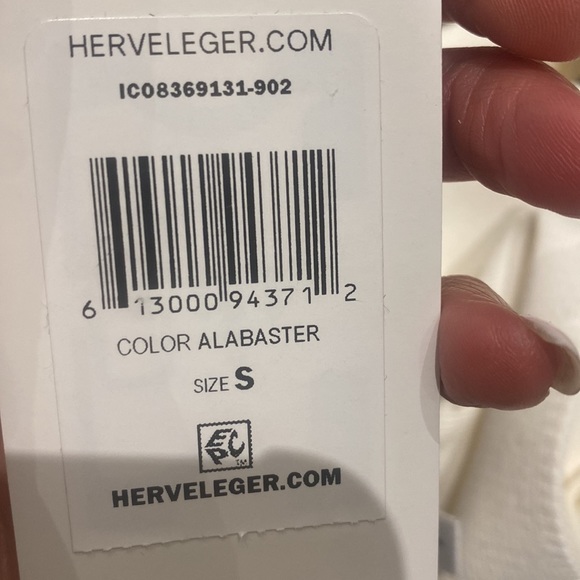 Selling a gorgeous BNWT white Herver  Leger dress is a size small - Picture 4 of 4